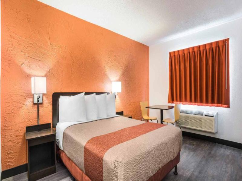 Motel 6 Elk Grove Village, Il image