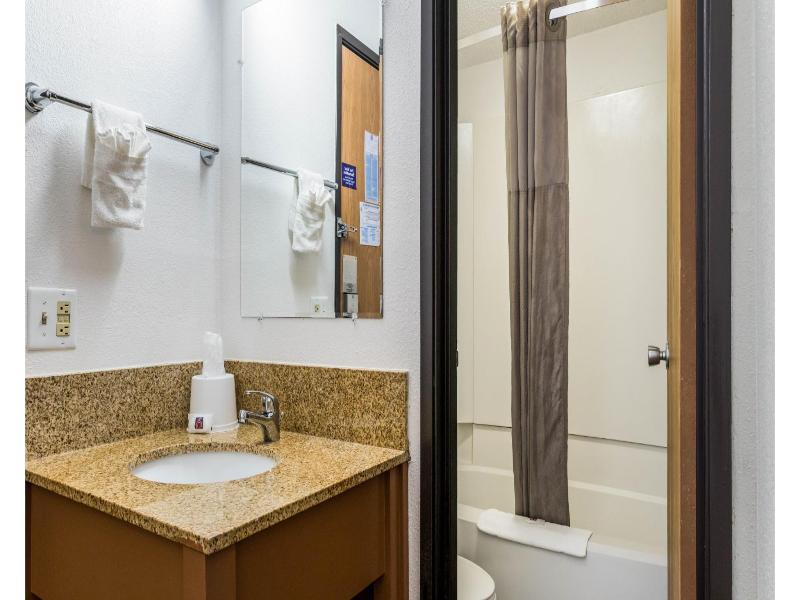 Motel 6 Elk Grove Village, Il image