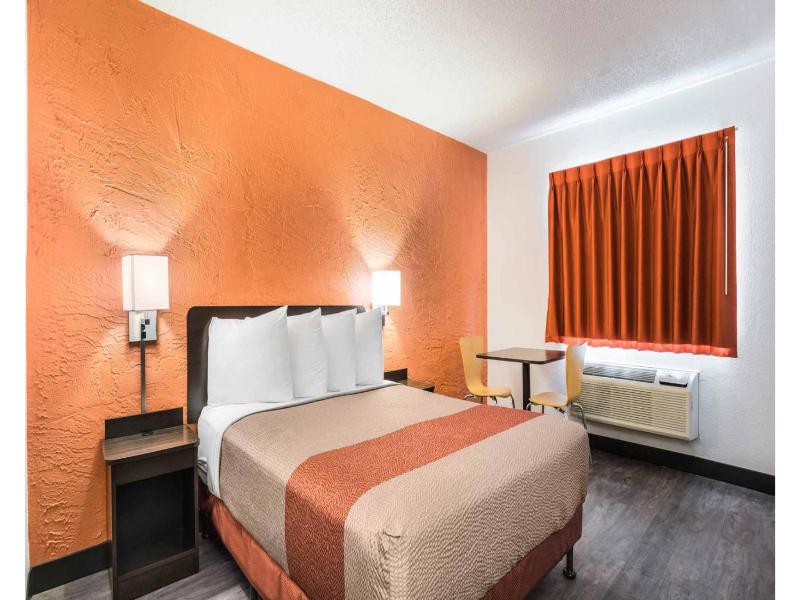 Motel 6 Elk Grove Village, Il image