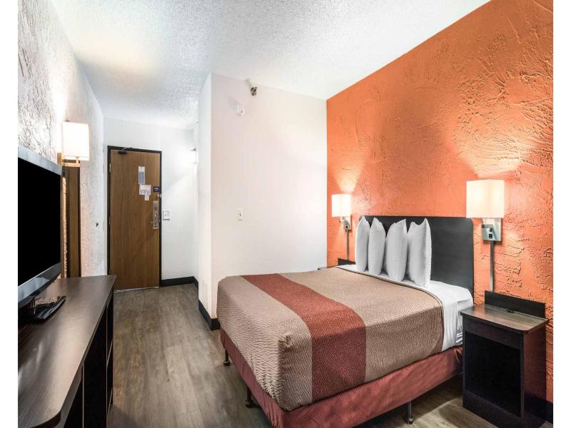 Motel 6 Elk Grove Village, Il image