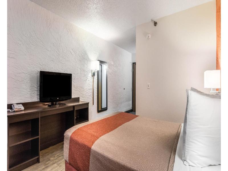 Motel 6 Elk Grove Village, Il image
