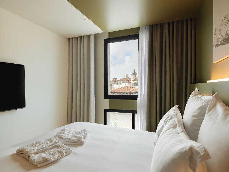 Bizipoz Hotel image