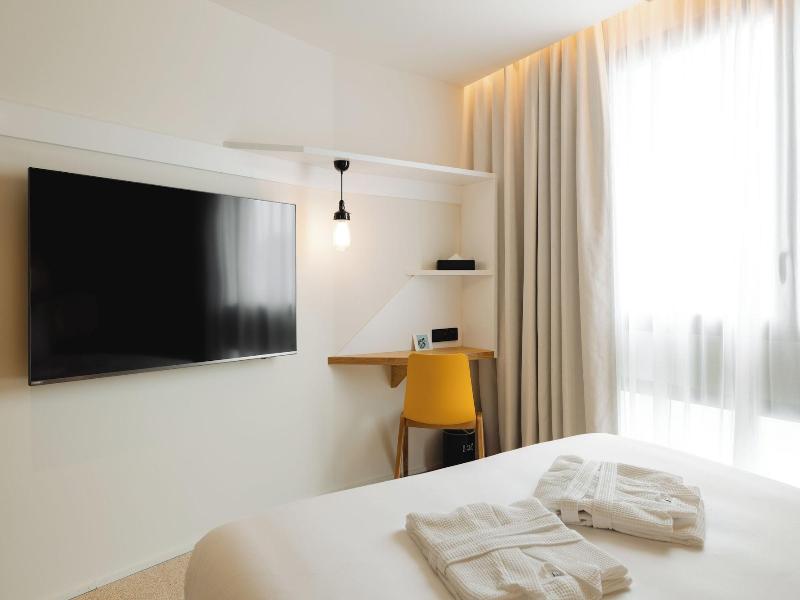 Bizipoz Hotel image
