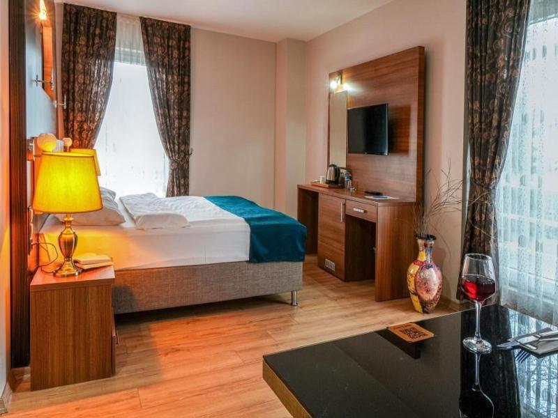 Riada Hotel image