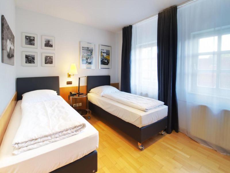 Hotel Reinhardts image