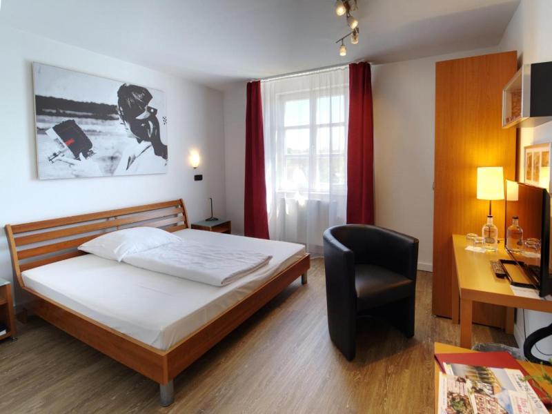 Hotel Reinhardts image