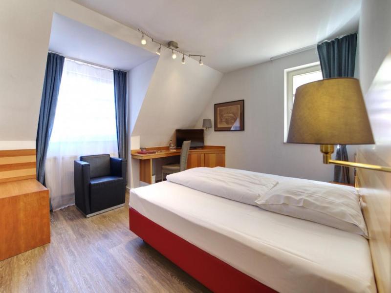 Hotel Reinhardts image