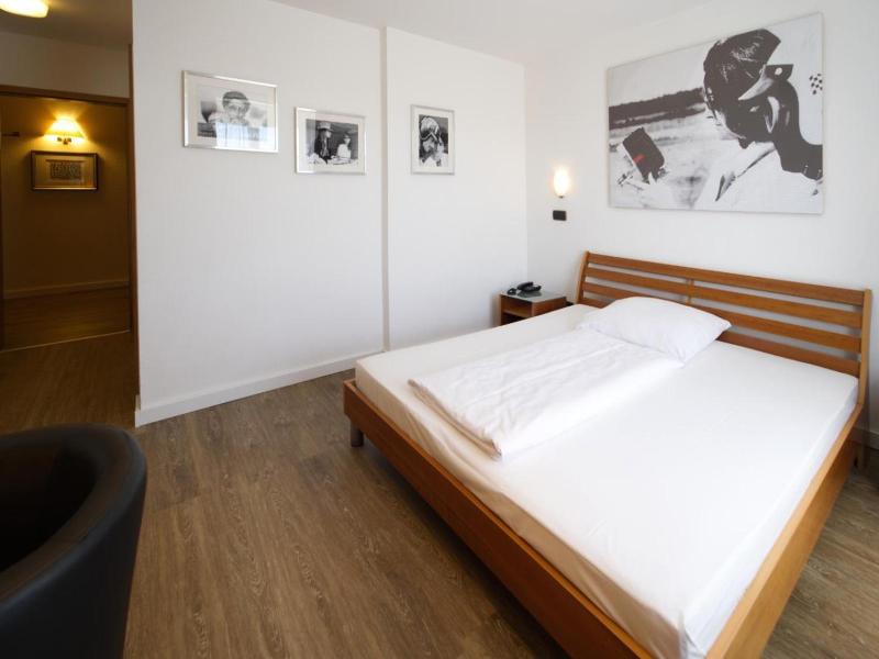 Hotel Reinhardts image