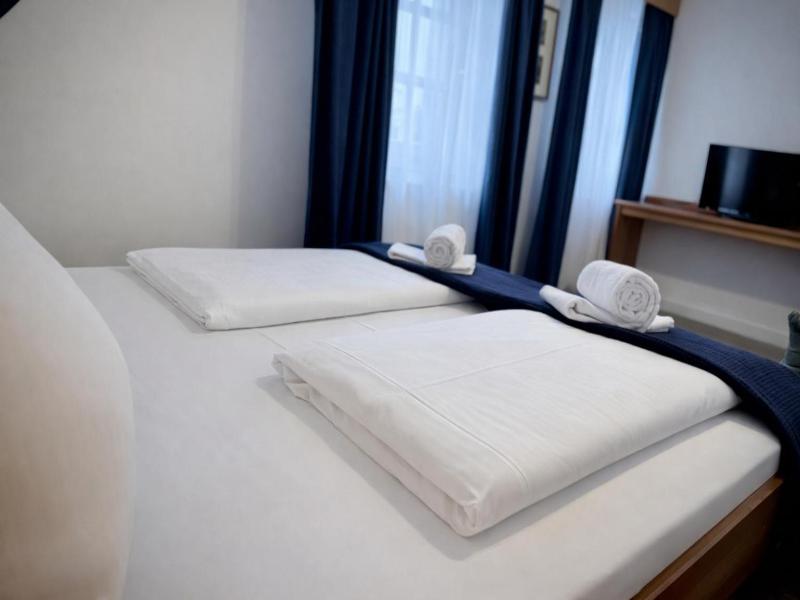 Hotel Reinhardts image