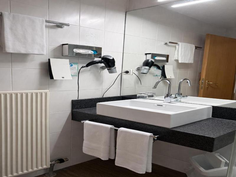Hotel Reinhardts image