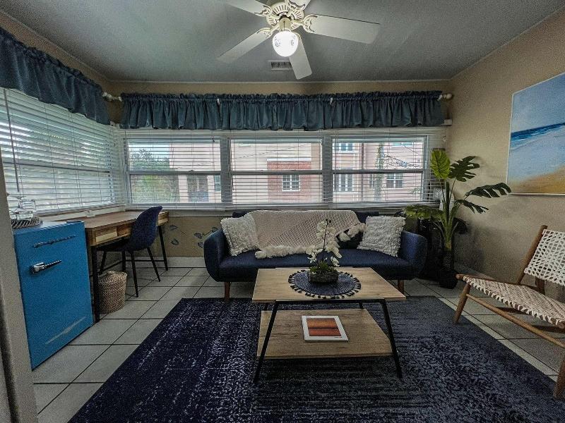 Viinoy House image