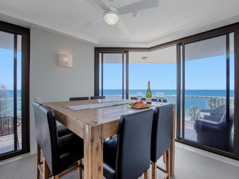 Carool Holiday Apartments image