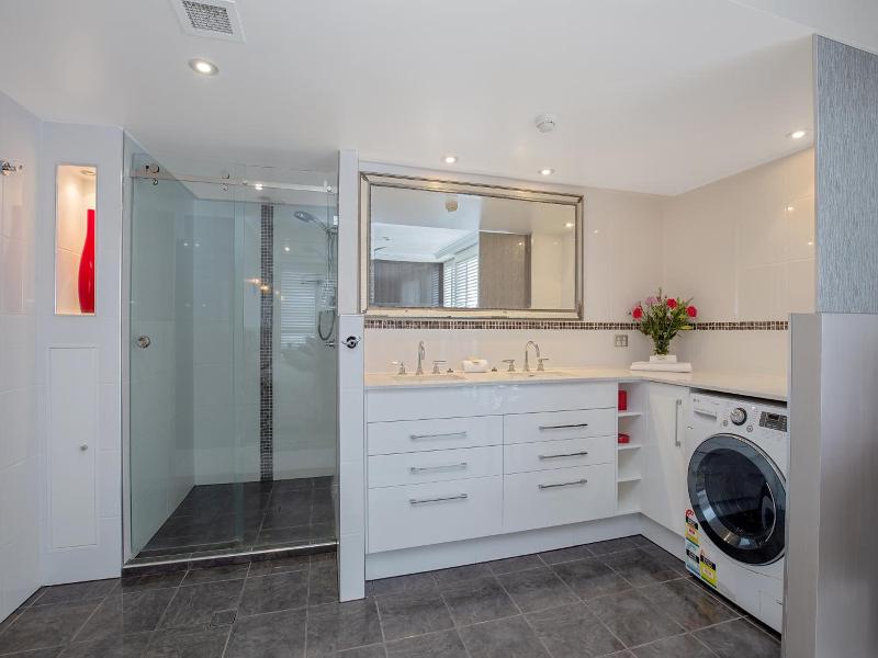 Carool Holiday Apartments image