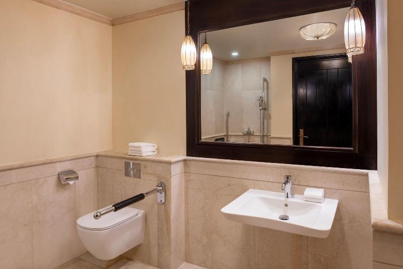Sharq Village & Spa image