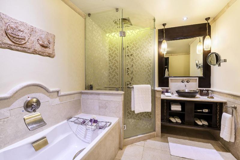 Sharq Village & Spa image