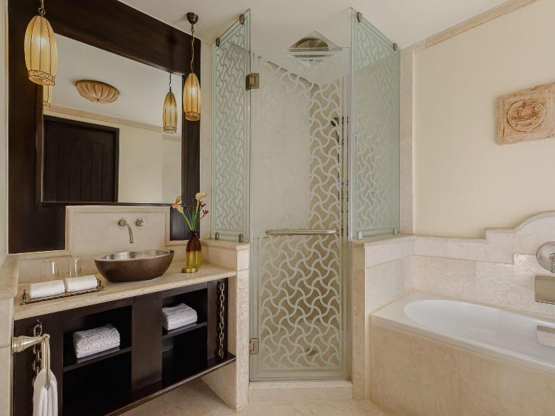 Sharq Village & Spa image