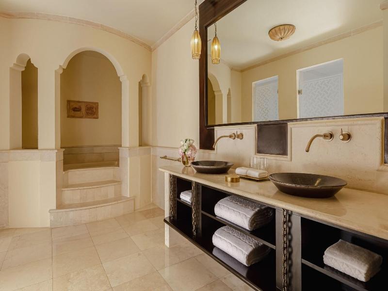 Sharq Village & Spa image