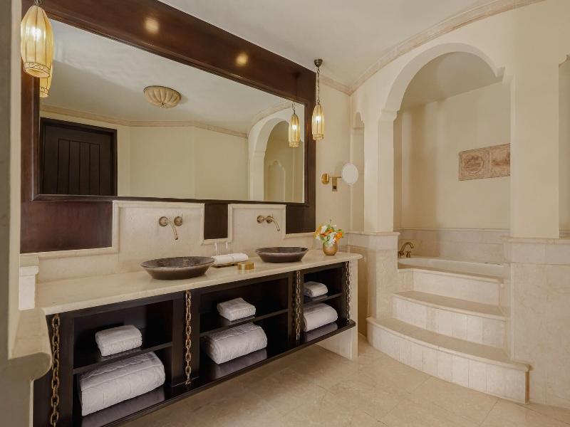 Sharq Village & Spa image
