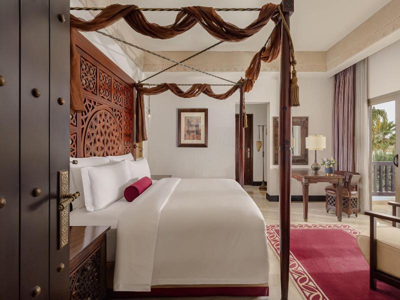 Sharq Village & Spa image