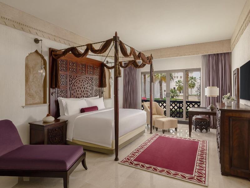 Sharq Village & Spa image