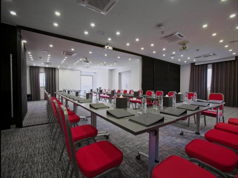 Golden Tulip Hotel Deville image
