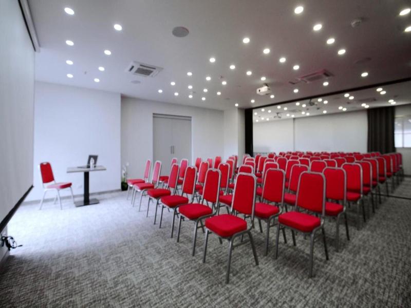 Golden Tulip Hotel Deville image