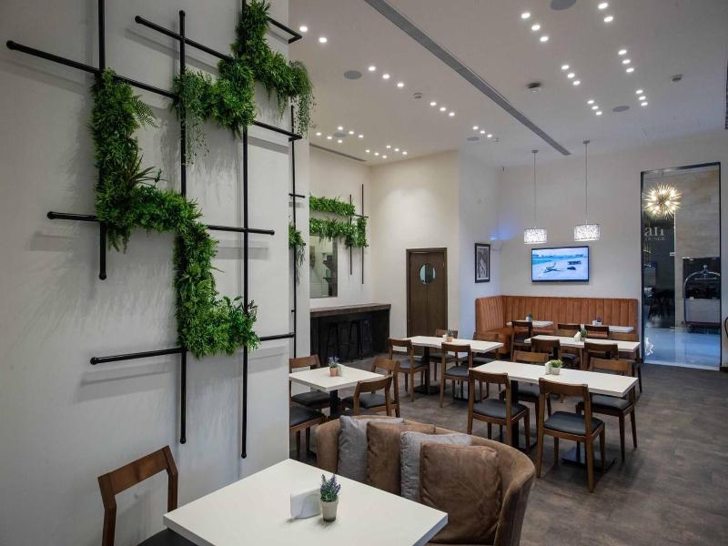 Golden Tulip Hotel Deville image