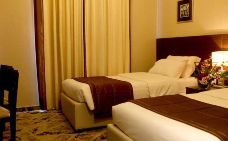 Golden Tulip Hotel Deville image