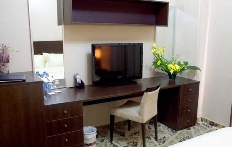 Golden Tulip Hotel Deville image