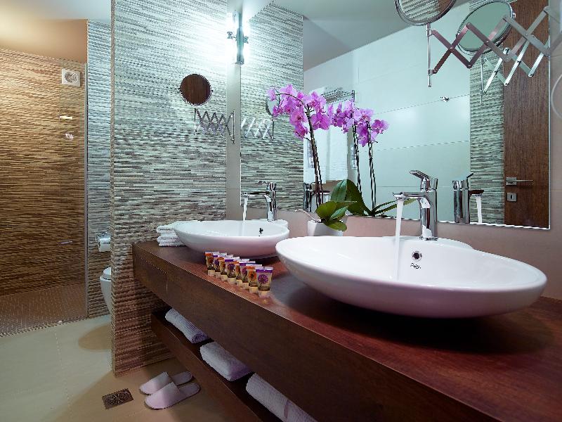 Elotis Suites image