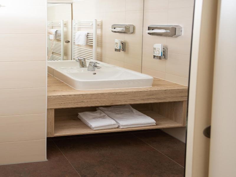 Burg Rooms 24h Self Check In image
