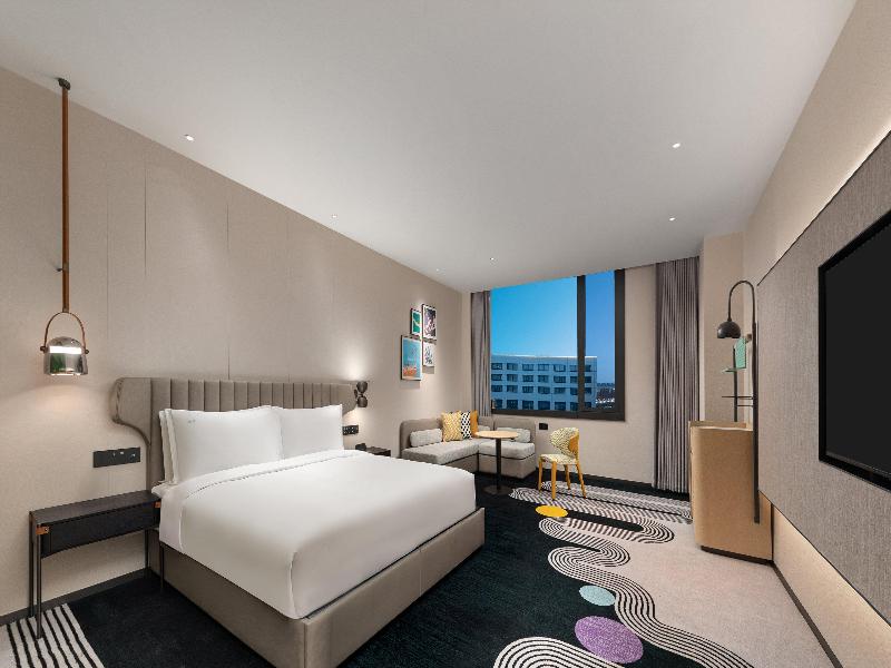 Holiday Inn Shanghai Pudong Airport image