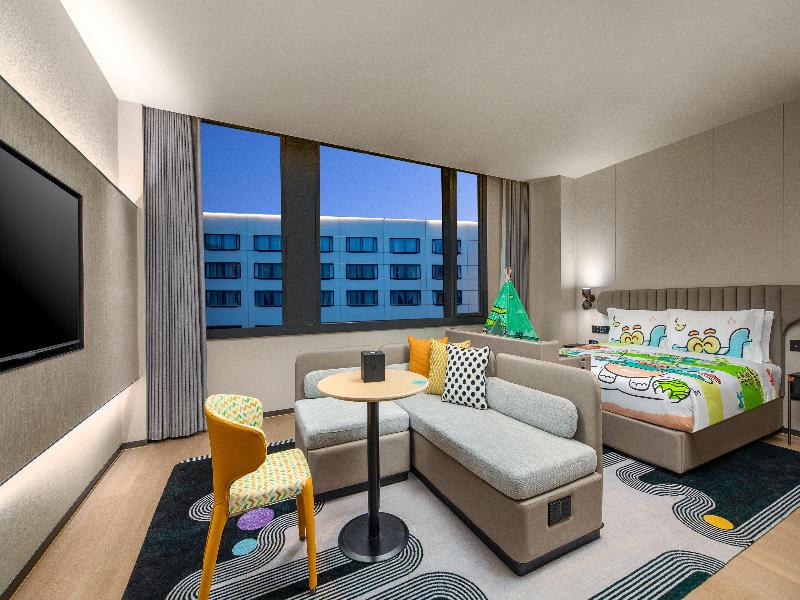 Holiday Inn Shanghai Pudong Airport image