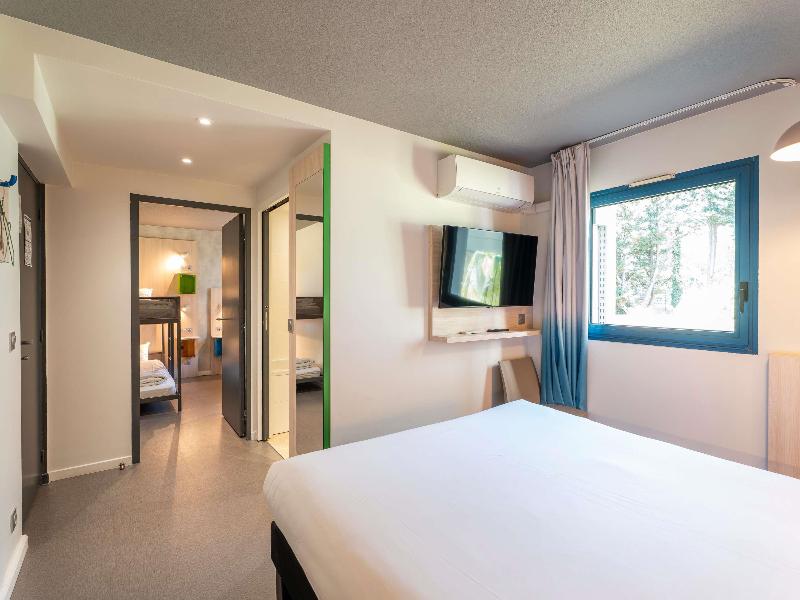 greet Hotel Bordeaux Aeroport image