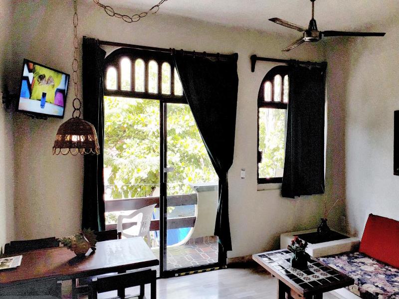 Hotel Solimar Inn Suites image