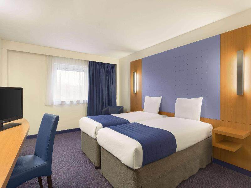 Ramada London North M1 image