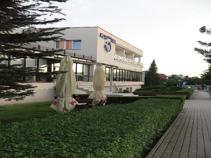 Hotel *** Nat Jaros˜çawiec image