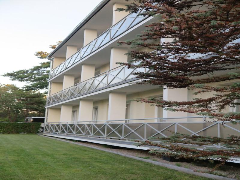 Hotel *** Nat Jaros˜çawiec image