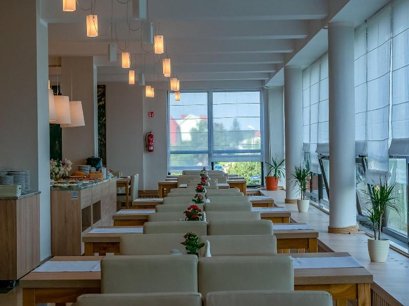 Hotel *** Nat Jaros˜çawiec image
