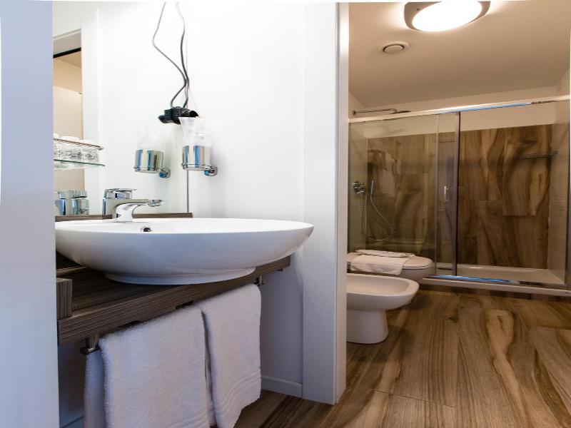 Aparthotel Isola image