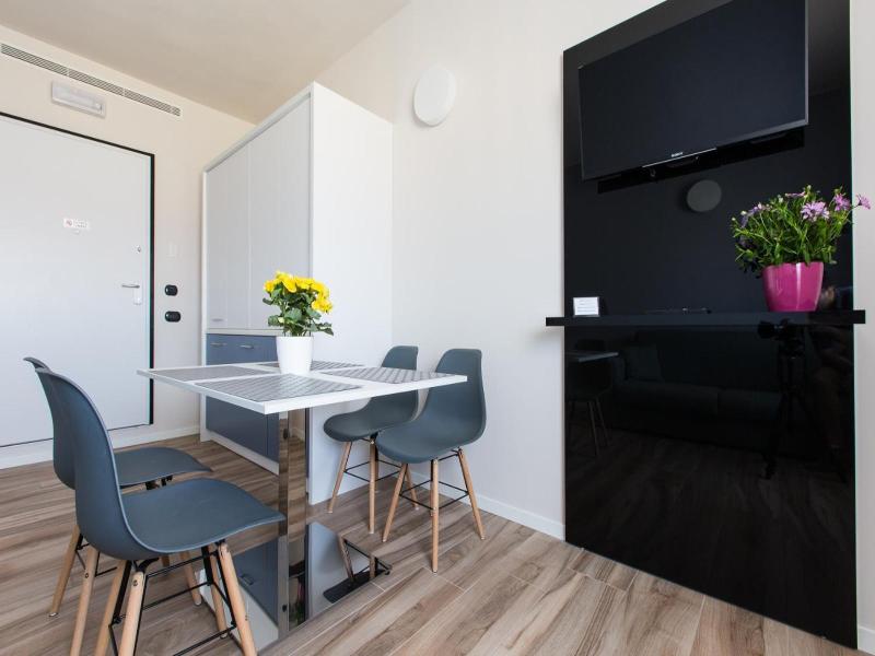 Aparthotel Isola image