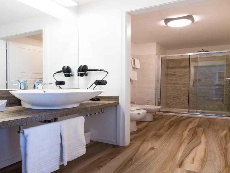 Aparthotel Isola image