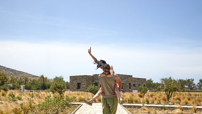 Emerald Tinos image