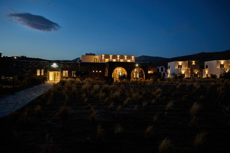 Emerald Tinos image