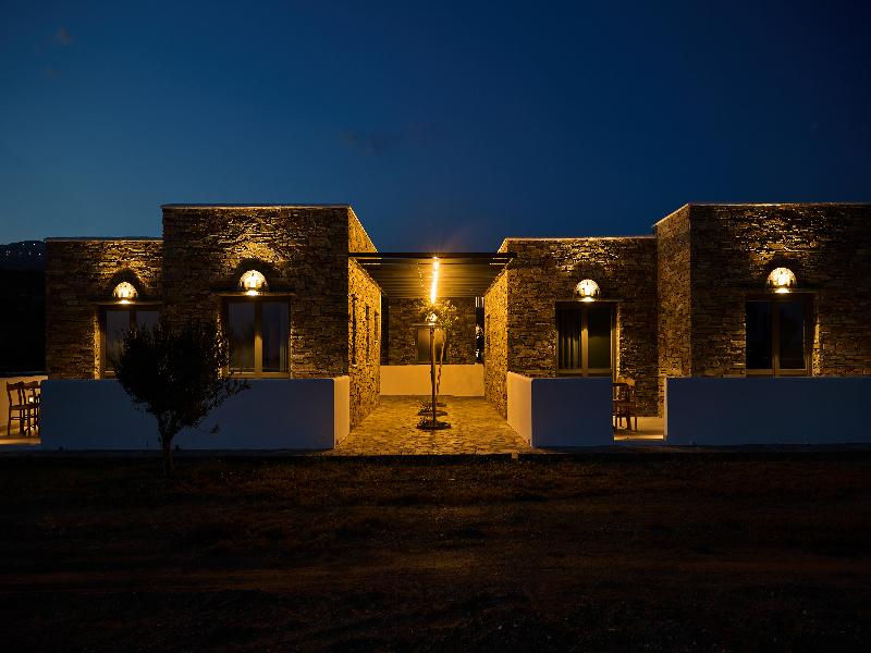 Emerald Tinos image