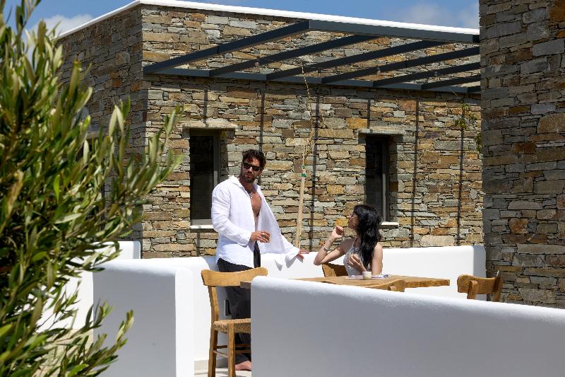 Emerald Tinos image