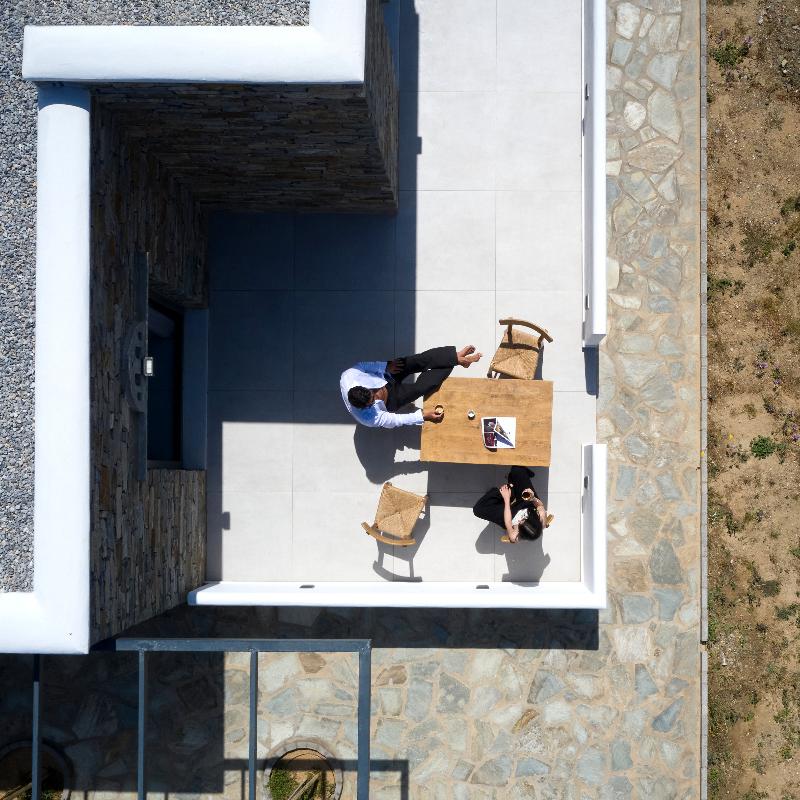 Emerald Tinos image