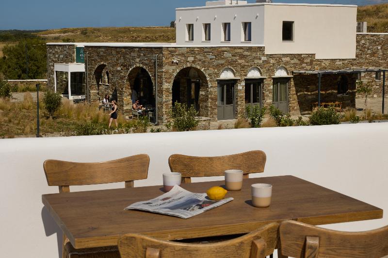 Emerald Tinos image