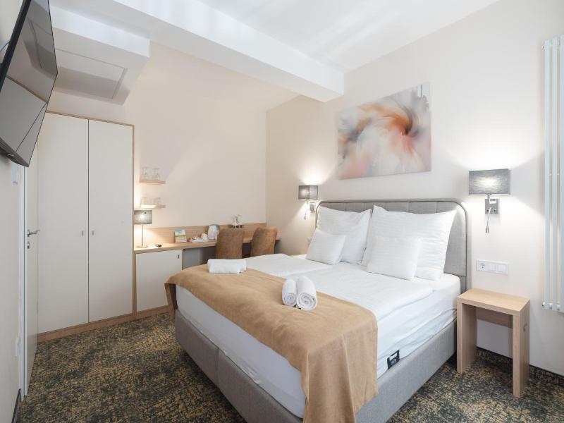 Kikelet Club Hotel image