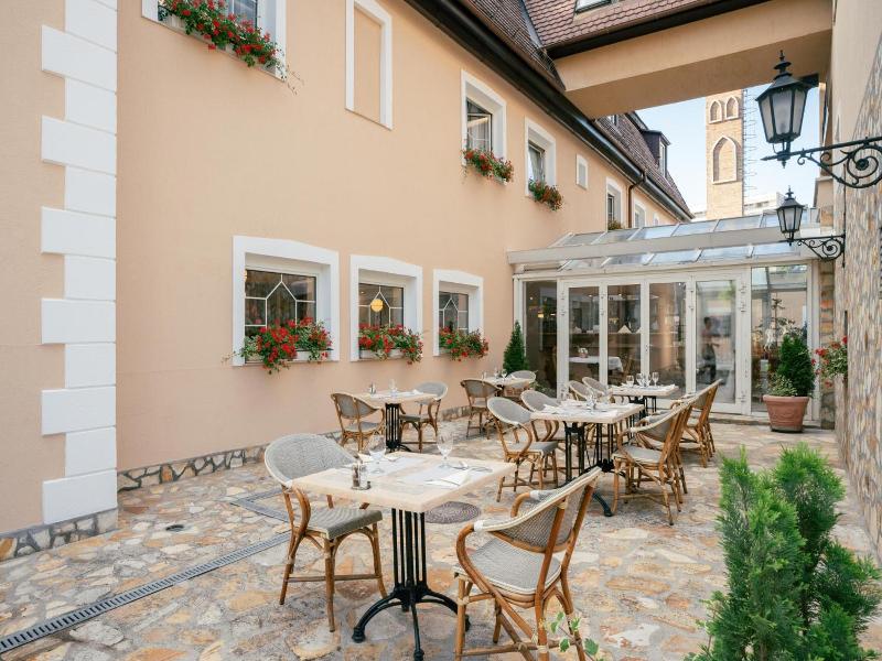 Kikelet Club Hotel image